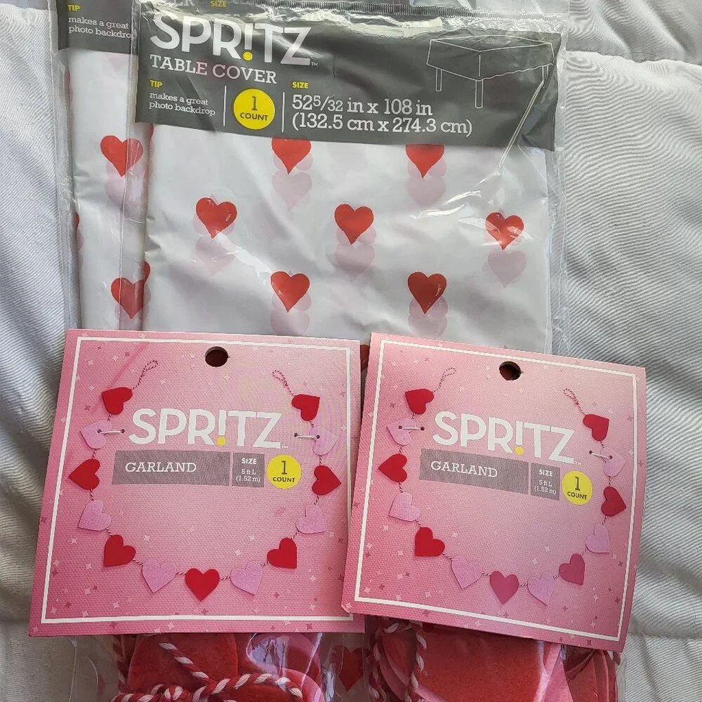 Target Valentine's Day Heart Banners and Table Covers. NWT. 4 Piece Set.